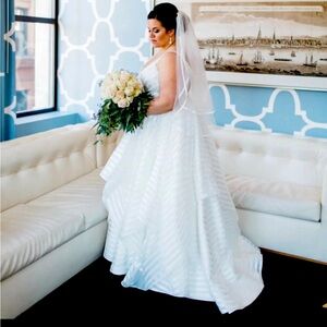 Size 18 Hayley Paige Wedding Dress Previously Worn